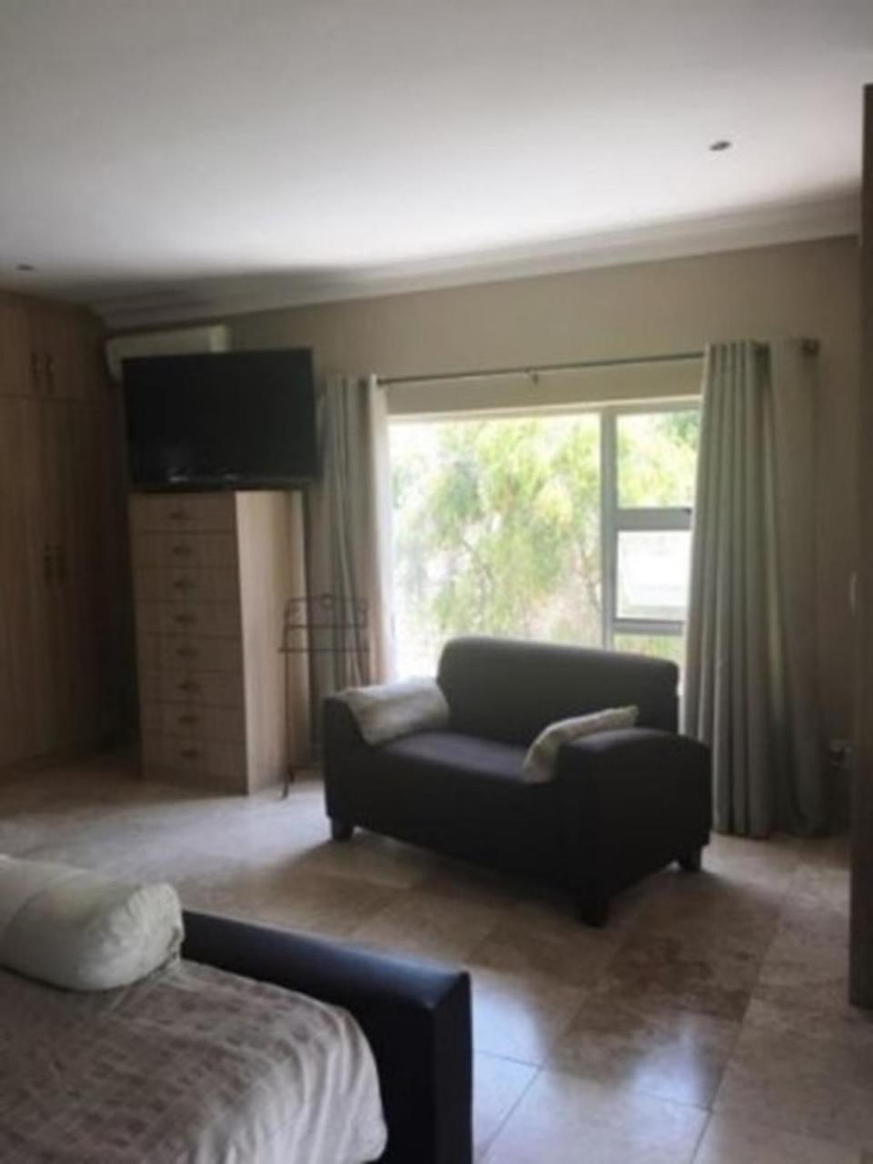 非洲棕榈小屋和旅馆 杜班维尔 外观 照片